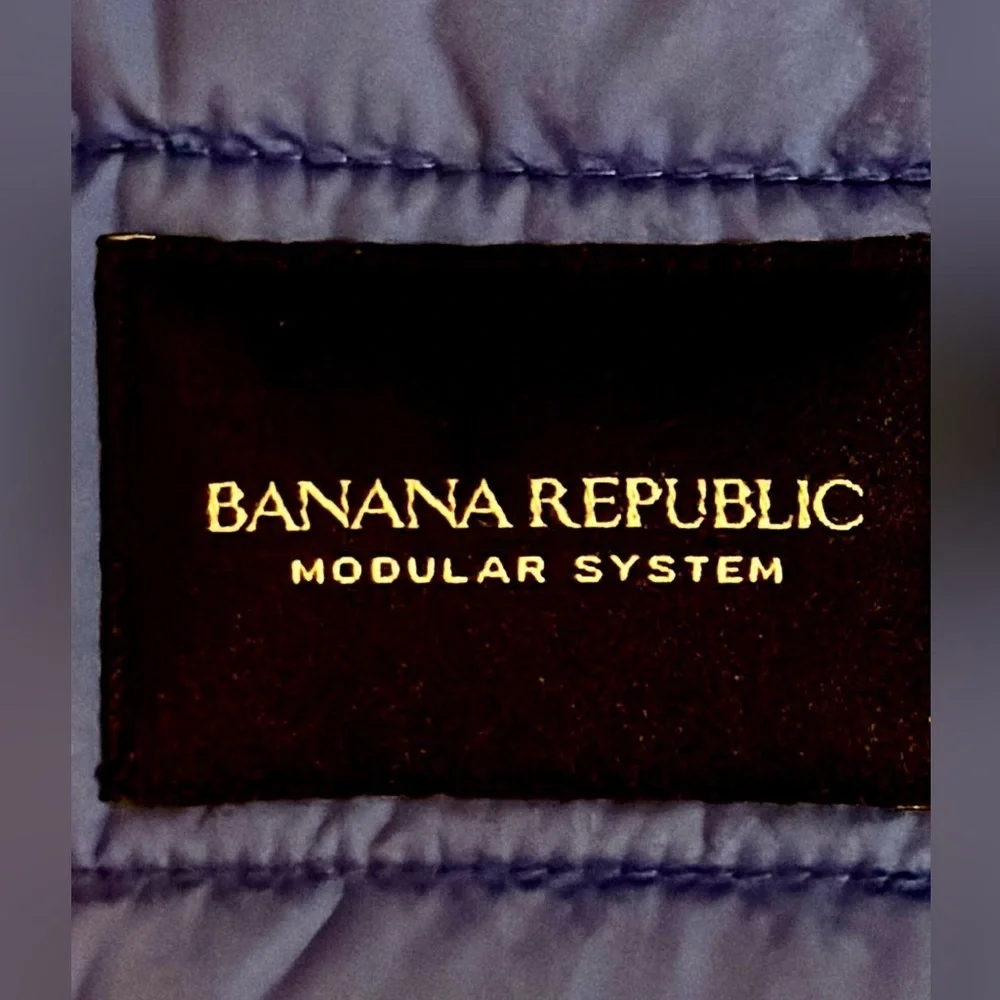 Banana Republic Lightweight Puffer Vest in Volt Blue Men’s Size Small
